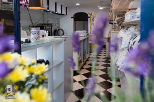 Lavanderia con flores